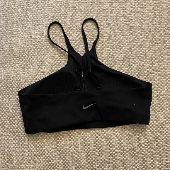 Nike One Keyhole High Neck Sports Bra - Picture 2 of 2
